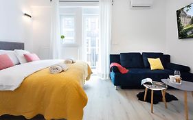 Lux Nest I City Apartment Urban Stay